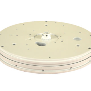 Peinture blanche, trous taraudés en partie tournante et partie fixe.