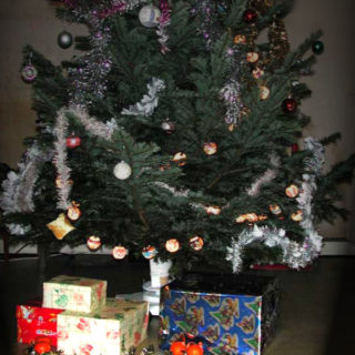 Turning tray for Christmas tree with electric garland